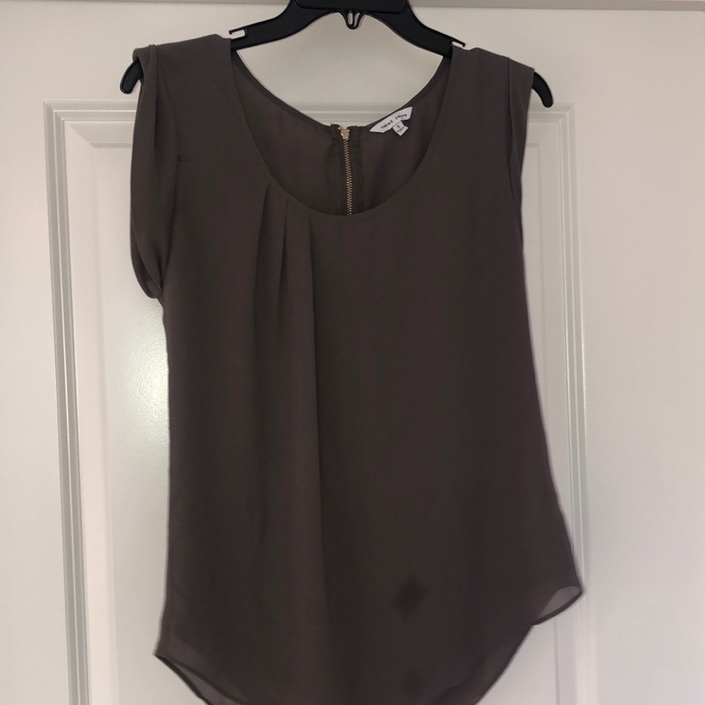 Business casual blouse with zipper in back
